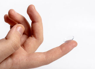 Czy można spać w soczewkach kontaktowych